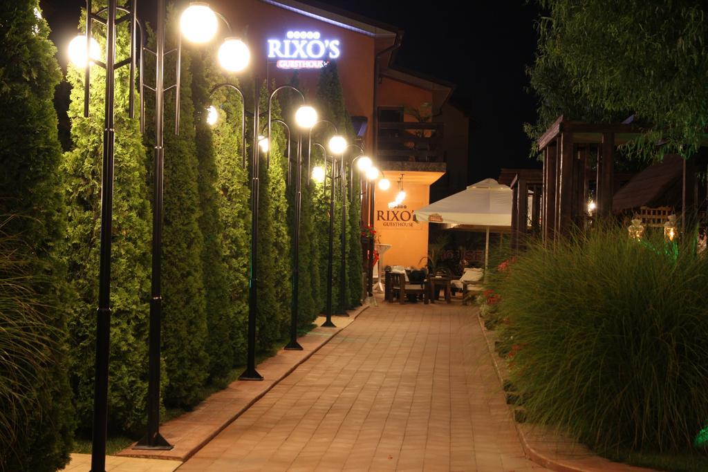 Rixo'S Guesthouse Craiova Exterior foto